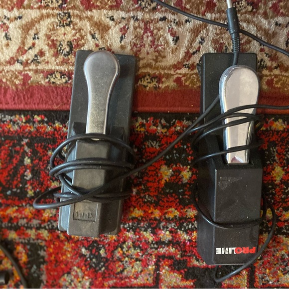 One printer one mic cord 2 foot pedals 2 passive direct boxes - Picture 3 of 6